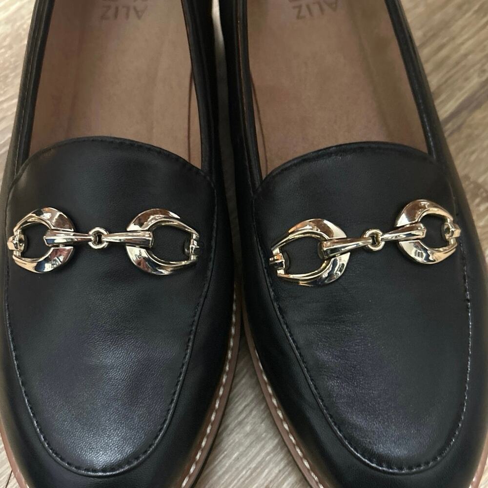 NATURALIZER NWB Adiline Bit Black Leather Gold Detail Comfort Loafers 9.5 Wide - Picture 9 of 10